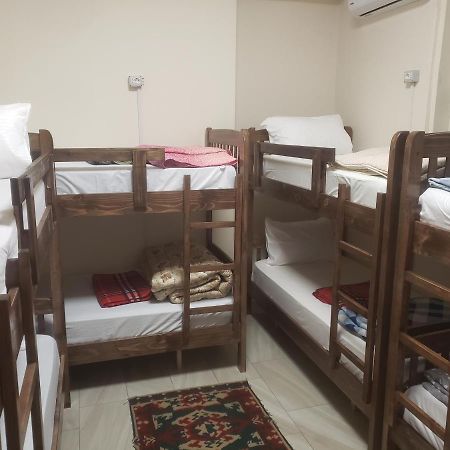 טיראנה Hostel Oakland מראה חיצוני תמונה