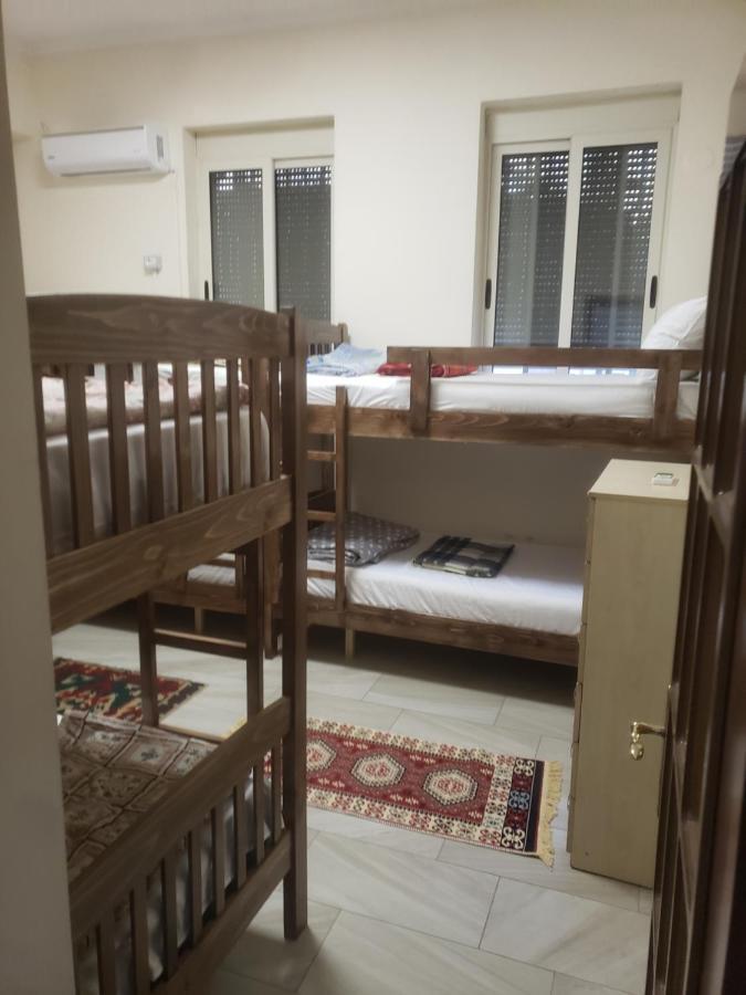 טיראנה Hostel Oakland מראה חיצוני תמונה