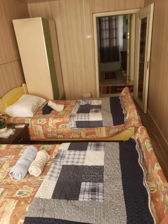 טיראנה Hostel Oakland מראה חיצוני תמונה