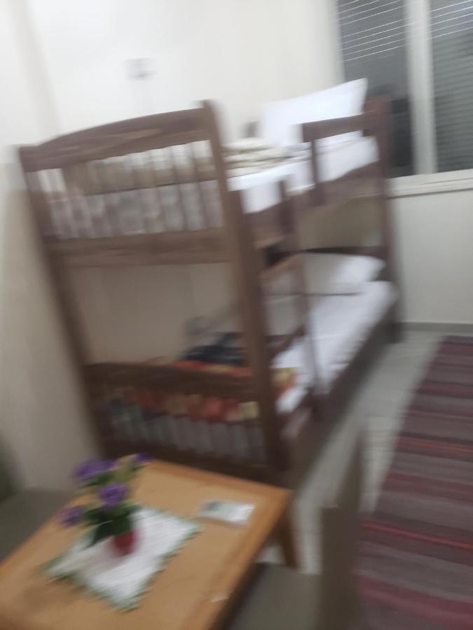 טיראנה Hostel Oakland מראה חיצוני תמונה