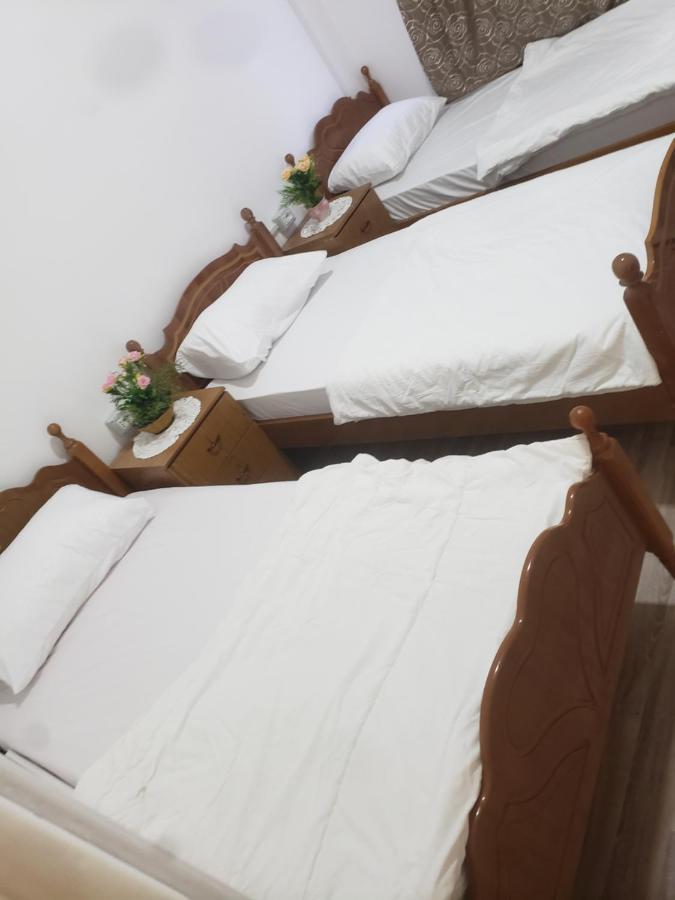 טיראנה Hostel Oakland מראה חיצוני תמונה