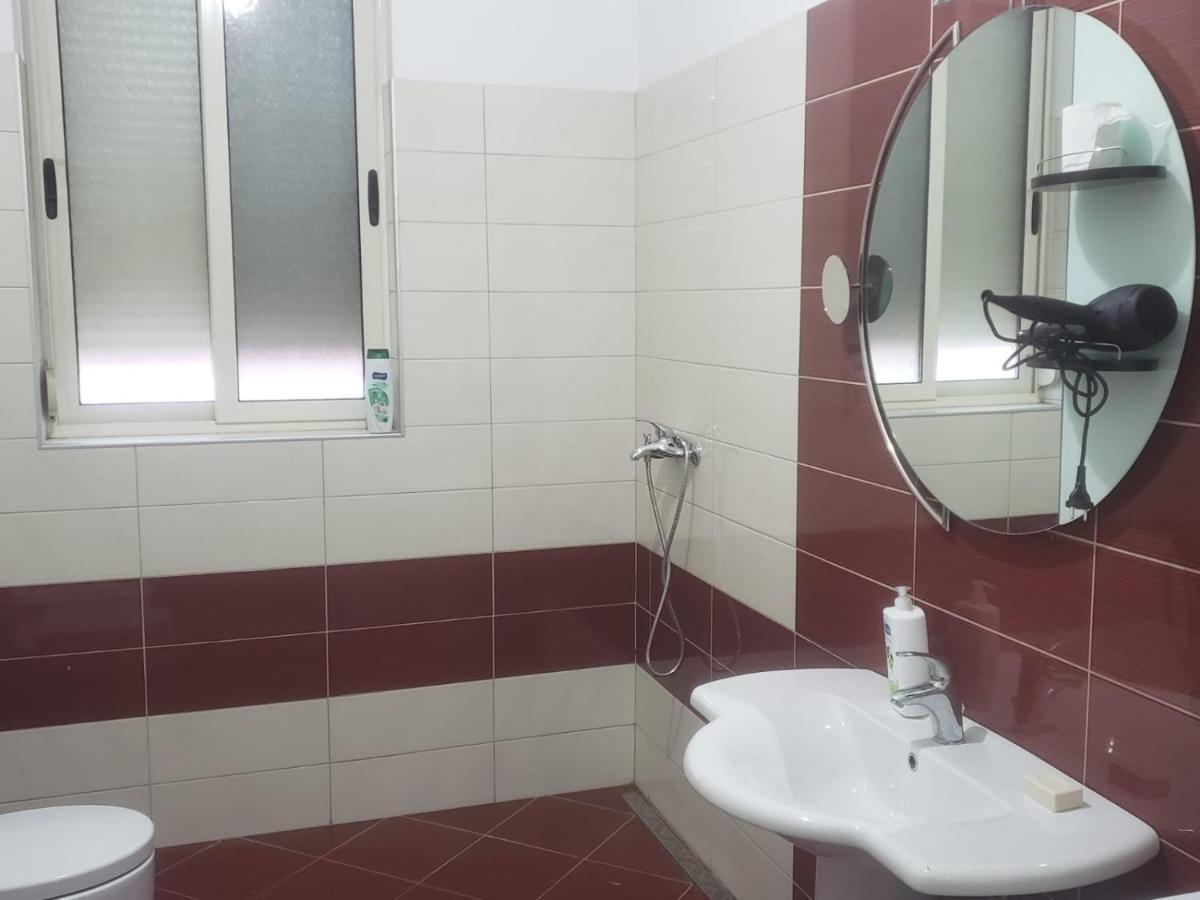 טיראנה Hostel Oakland מראה חיצוני תמונה