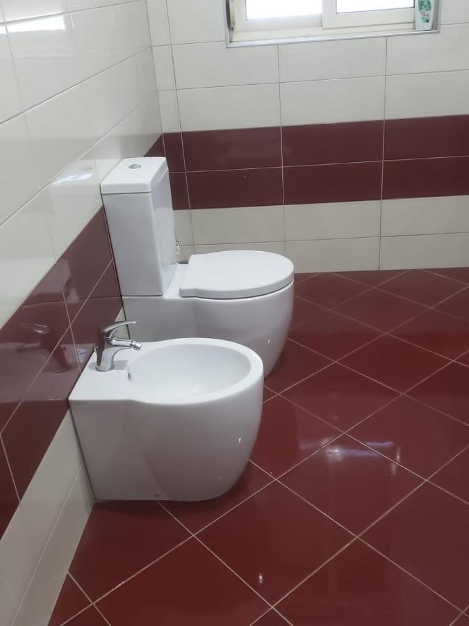 טיראנה Hostel Oakland מראה חיצוני תמונה